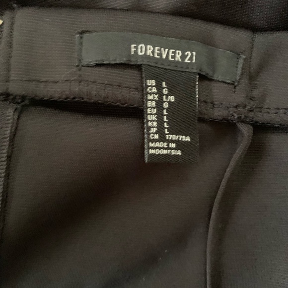 Black forever21 mini skirt with exposed back zipper - Picture 3 of 4